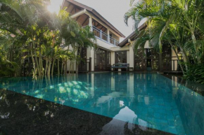 KARUNA VILLA 4 bedrooms within Top 5 star BALI RESORT